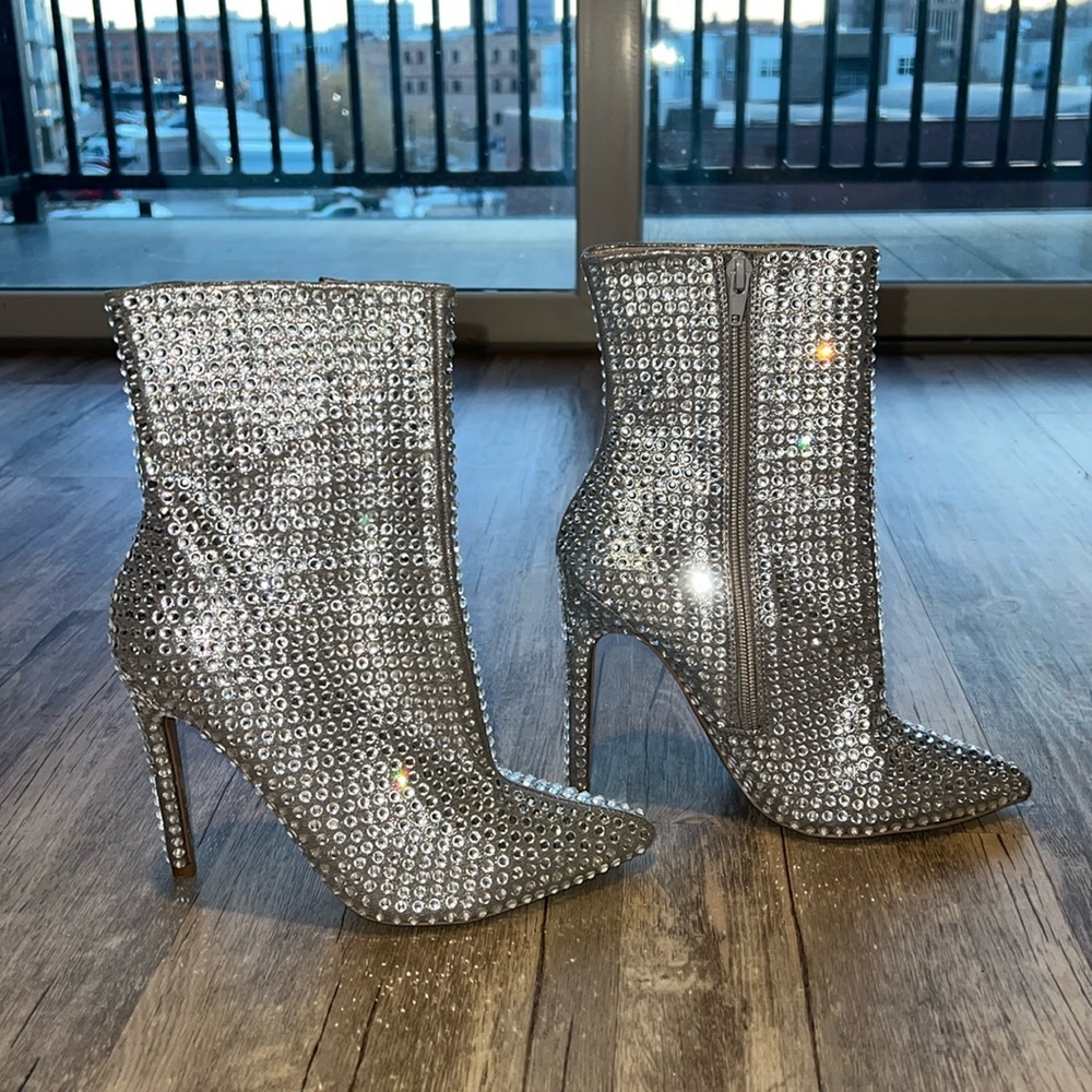 Sparkly Rhinestone Bejeweled Heels Booties Steve Madden 6.5 Silver Glittery